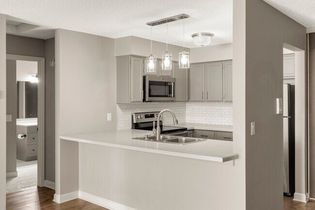 Foto del edificio - 2294 Pinehurst Ln