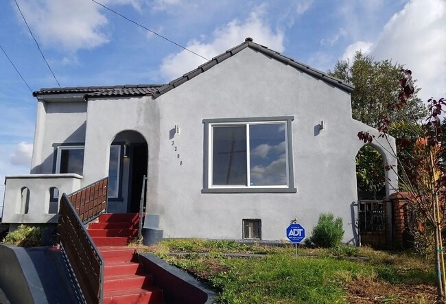 3300-3306 Pomeroy Ave - 3300-3306 Pomeroy Ave Apartment