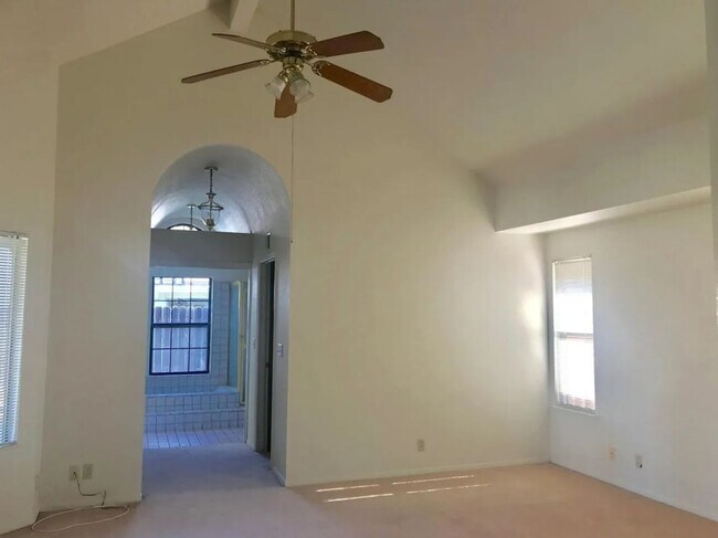 Foto del edificio - Seize It Now. This Stunner Won’t Last!