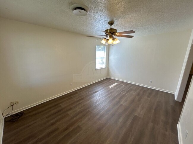 Building Photo - 1501 Richard Dr