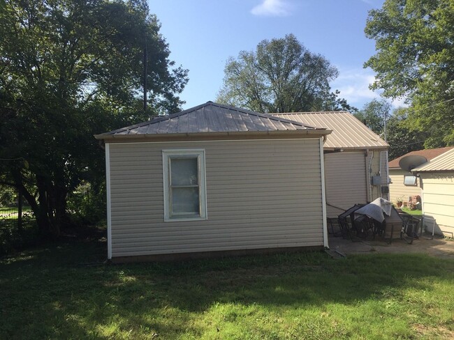 Building Photo - Nice 3 Bedroom 1 Bath in Humboldt!  Great location!