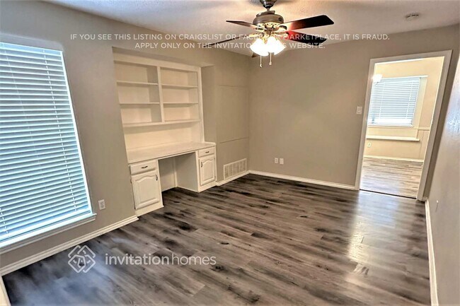 Building Photo - 4510 Lone Oak Dr