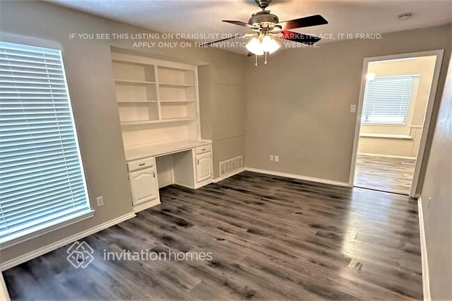 Foto del edificio - 4510 Lone Oak Dr