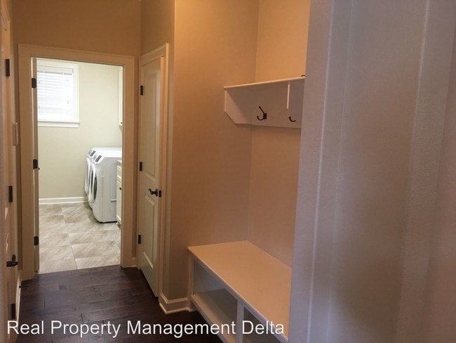 Building Photo - 4 br, 2.5 bath House - 14 Eds Lane