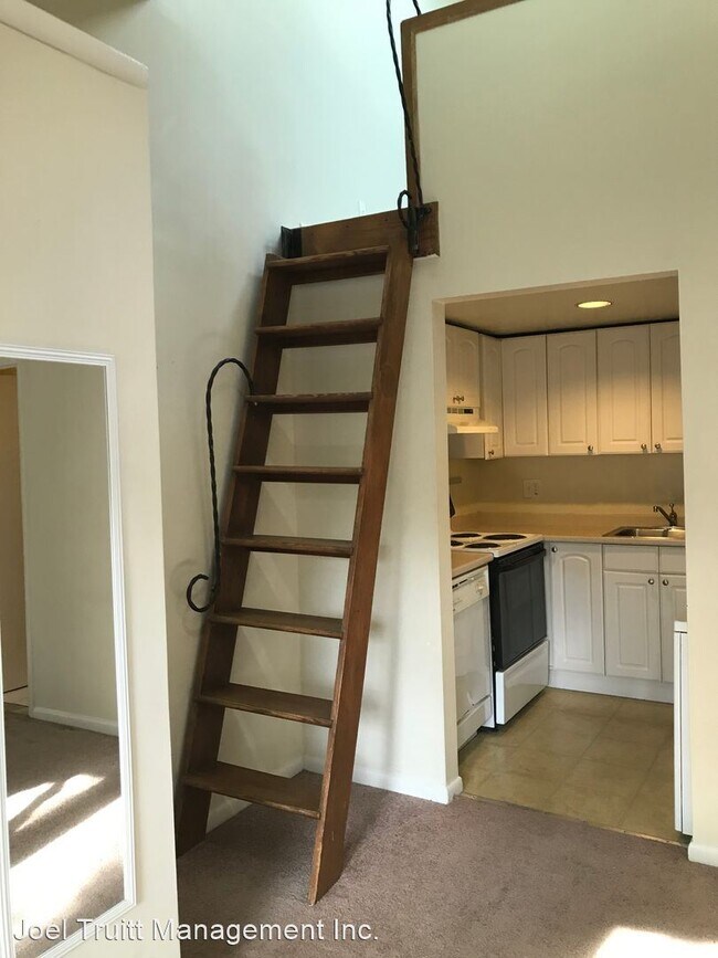 Building Photo - 1 br, 1 bath House - 614 Elliott St N.E. #2D