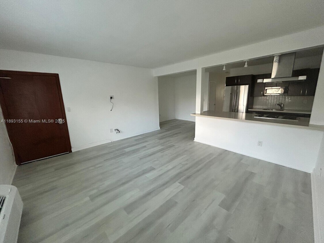 Foto principal - 7430 Carlyle Ave