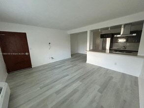 Building Photo - 7430 Carlyle Ave