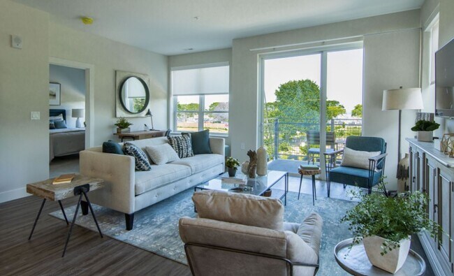 Interior Photo - Lake Terrace