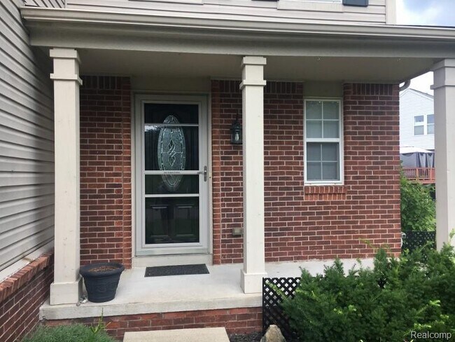 Foto del edificio - 10105 Edgewater Trail