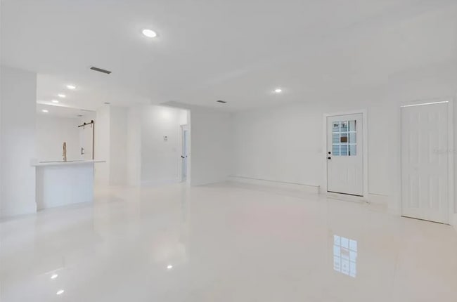 Building Photo - 5240 Alleman Dr