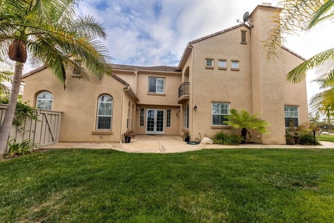 Building Photo - Beautiful 4 Bedroom 4 Bath House with Pool & Spa in Arroyo Vista
