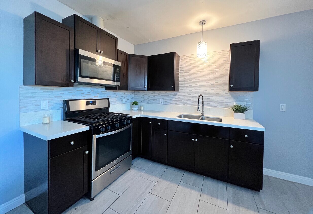 Cocina - 8203 Buhman Ave
