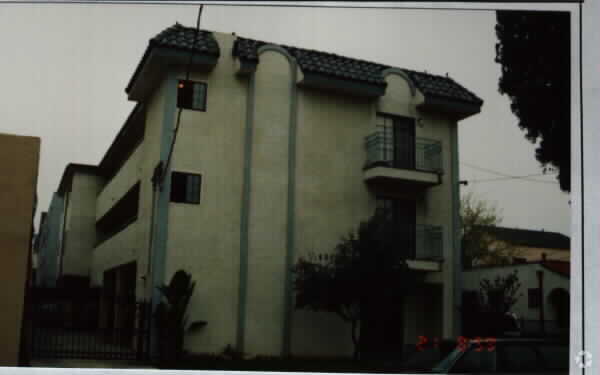 Foto del edificio - 5217 Willow Crest Ave