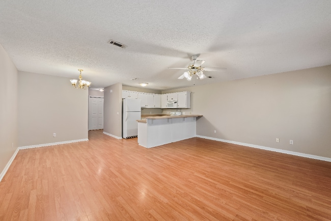 Foto del edificio - 428 Sandy Oak Dr
