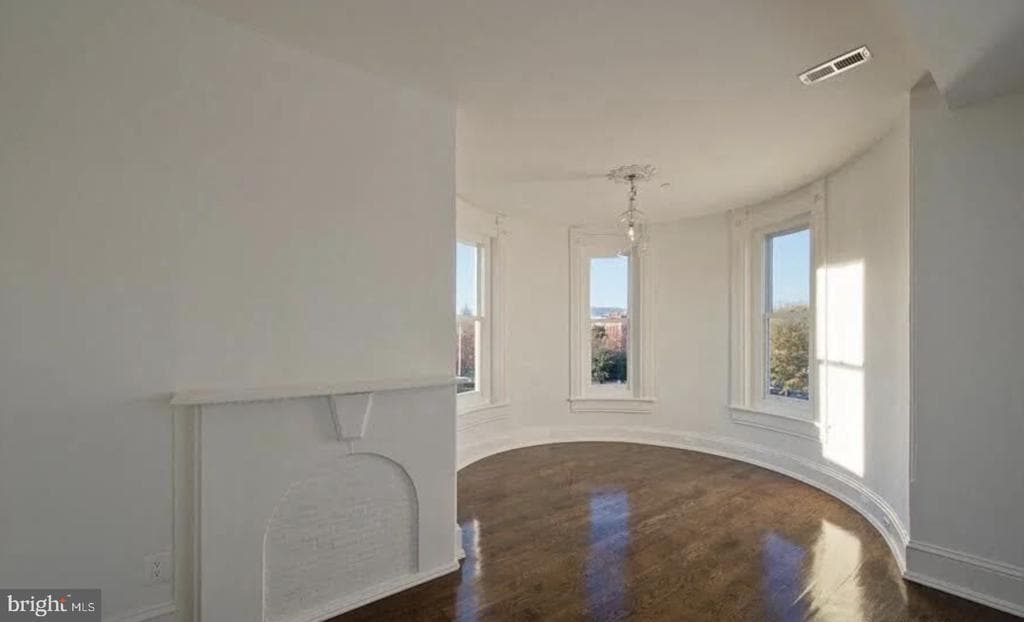 Building Photo - 501 Seward Square SE