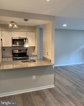 Building Photo - 9904 Hellingly Pl