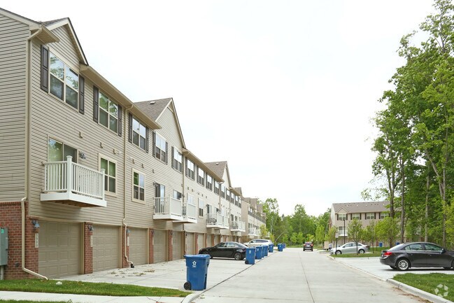 Clover Apts