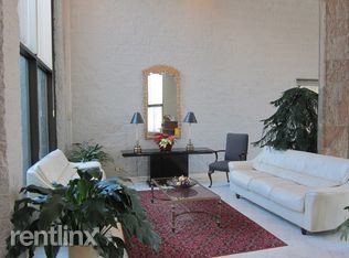 Primary Photo - 3200 Park Ave