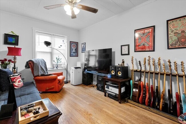 Foto del edificio - 652 W Oakdale Ave