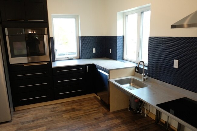 Building Photo - 1029 Pierpont Ave