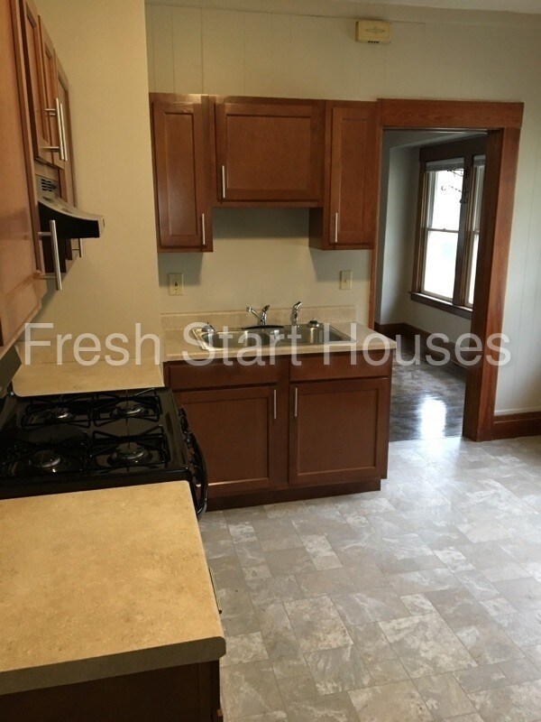 Building Photo - Lovely Remodeled Northside 2 Bedroom Bungalow