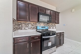 Building Photo - 5502 Creekside Ridge Trail