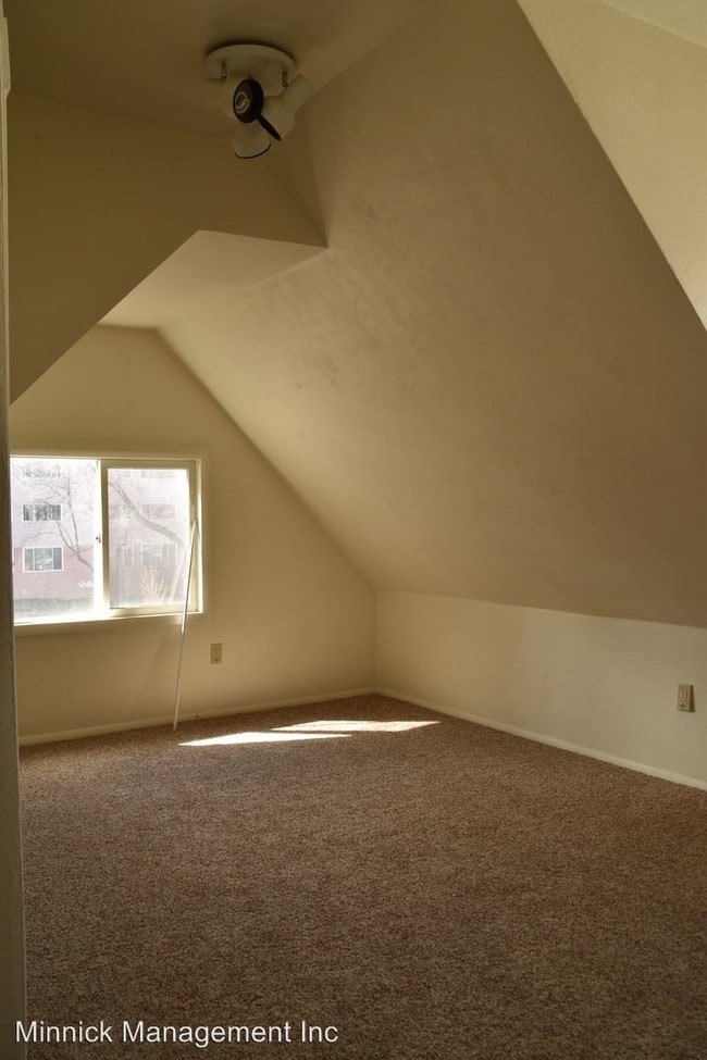 Building Photo - 4 br, 1.5 bath Apartment - 824 S 8th