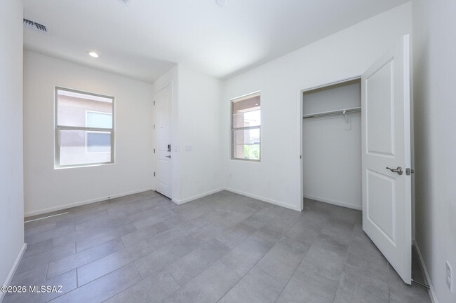 Building Photo - 7760 S Via Perfecta