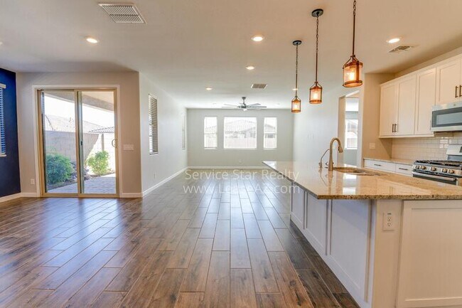 Foto del edificio - 9923 E Thornbush Ave