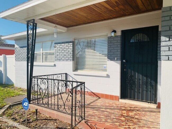 Building Photo - 3 br, 2 bath House - 3021 W Collins St