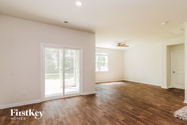Building Photo - 544 Wayton Cir