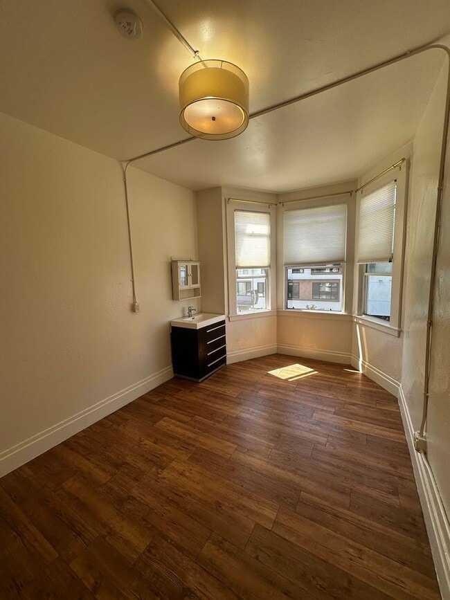 Building Photo - 205 9th St