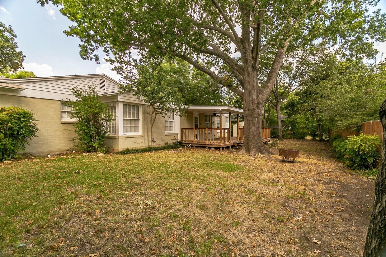 Primary Photo - Beautiful 3 Bed, 2.5 Bath home close to TC...