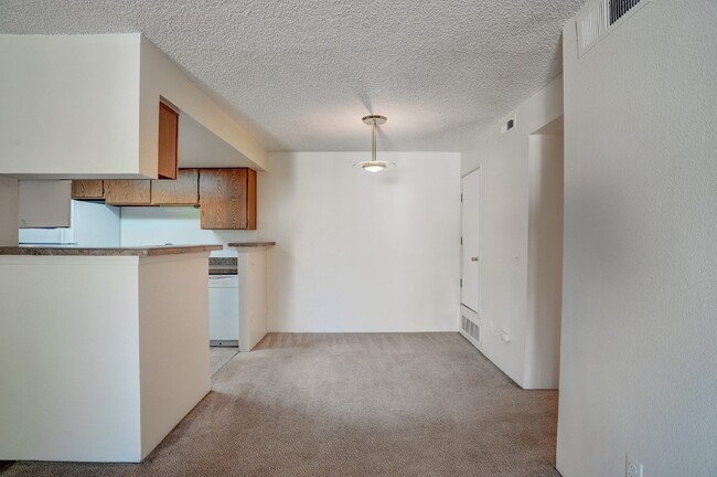 Building Photo - $1,725 - 2 Bed, 2 Bath Condo in Denver wit...