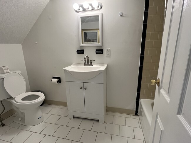 Building Photo - 2-15 Winn Park