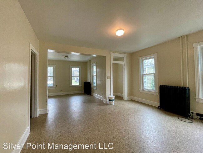Building Photo - 3 br, 1.5 bath House - 31 Columbus Ave