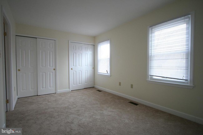 Building Photo - 157 Stonegate Dr