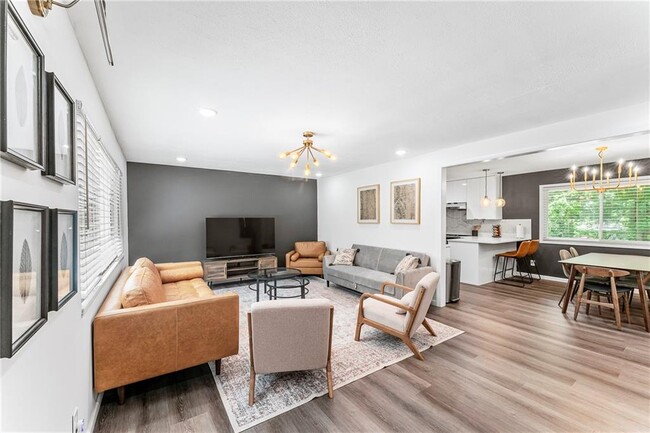 Foto del edificio - 4397 Hickory Wood Ln
