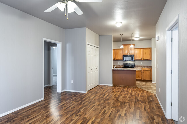 3BR, 2BA - 1450 SF - Coryell Courts Apartments