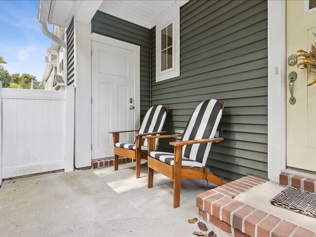 Foto del edificio - THE PROMENADE!