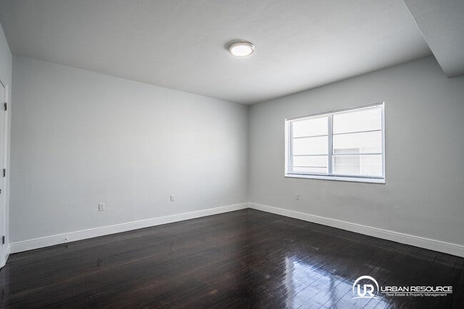 Building Photo - 1007 Bay Dr