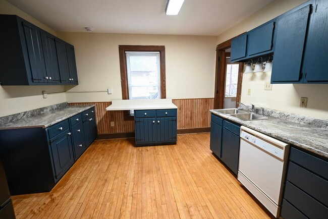 Foto del edificio - 405-407 W Main St - Duplex