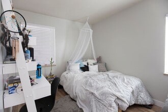 Building Photo - 830 Balsam Ln