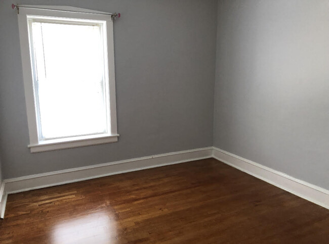 2nd Bedroom - 5353 W Belle Plaine Ave