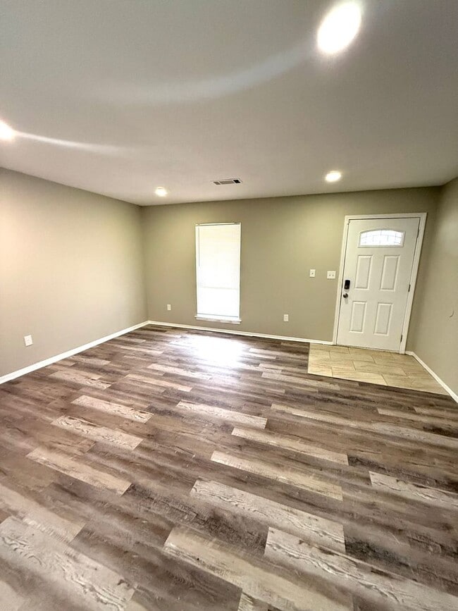 Foto del edificio - ** 4 Bed 2 Bath located in Montgomery East ** Call 334-366-9198 to schedule a self tour