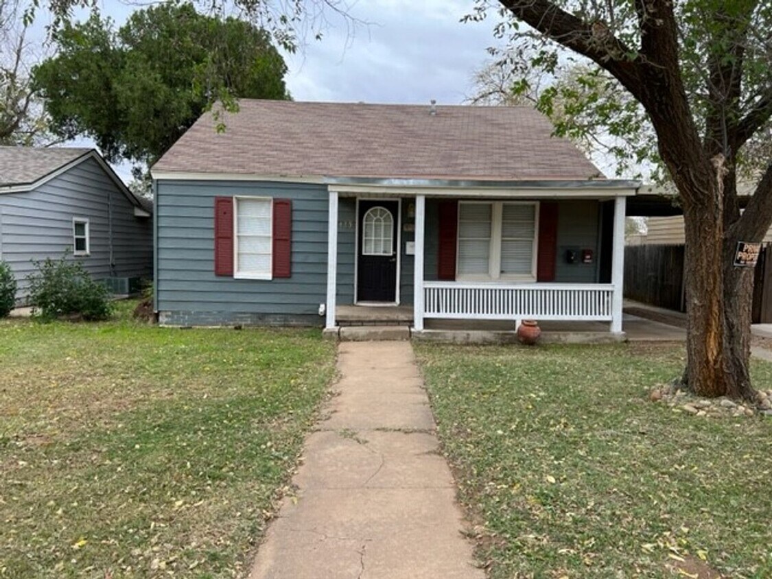 2425 21st St Unit Main House, Lubbock, TX 79411 Room for Rent in