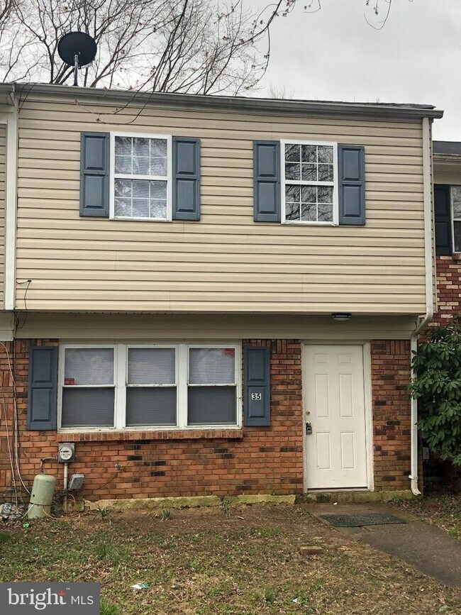 Building Photo - 35 Willow Ct