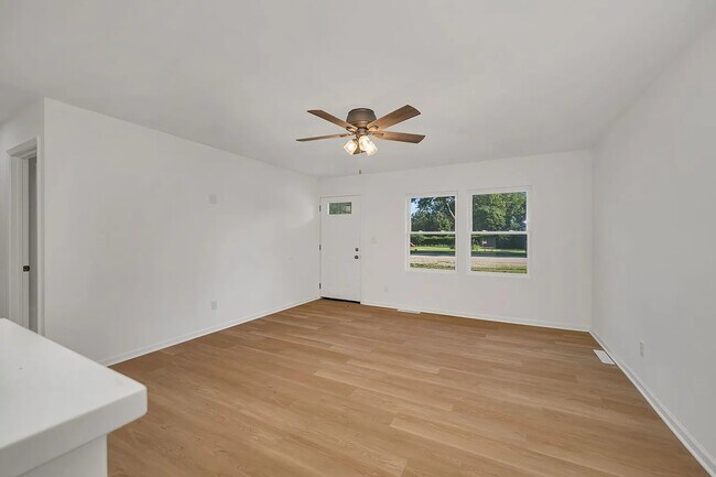 Foto del edificio - 403 W James St