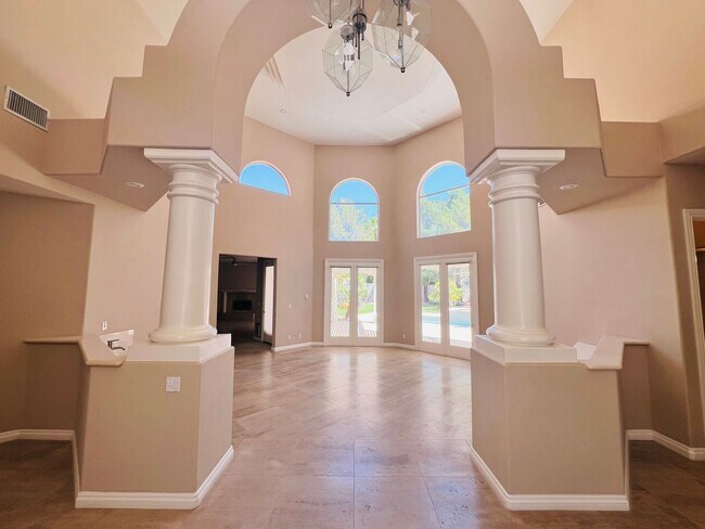 Foto del edificio - 10 Oaks Guard gated community