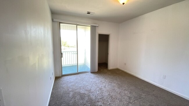 Building Photo - 650 River Oaks Dr